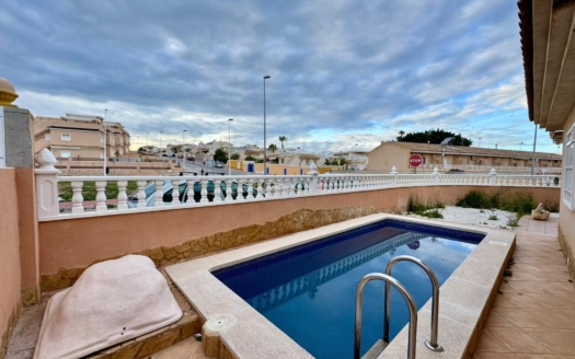 Villa à Torrevieja – EE11592