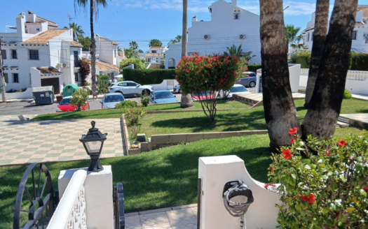 Town House in Orihuela Costa – EE12945