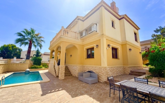 Villa in Orihuela Costa – EE13000