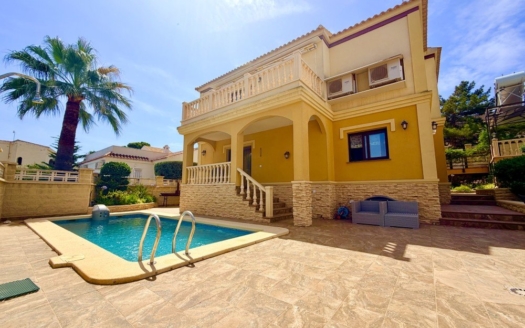 Villa in Orihuela Costa – EE13000