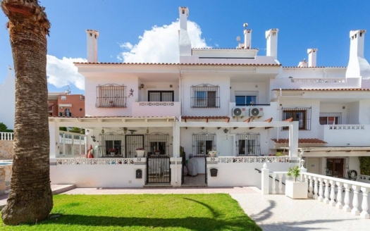 Villa in Torrevieja – EE12520
