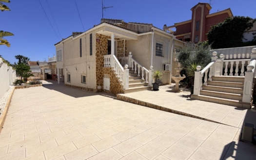 Villa in Torrevieja – EE12496