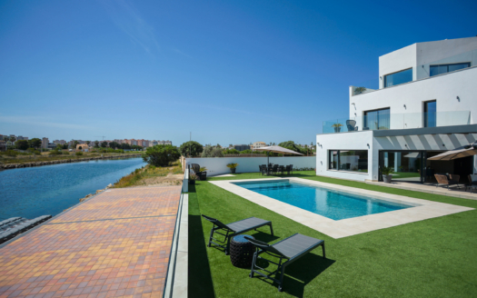 Villa in La Manga del Mar Menor – EE12942