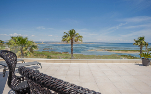 Villa in La Manga del Mar Menor – EE12942