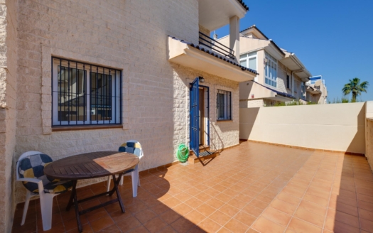 Town House in Torrevieja – EE12503