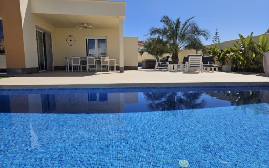 Villa à Torrevieja – EE12572