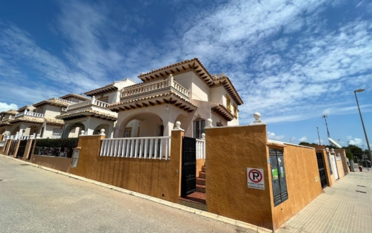 Dom czteroosobowy w Orihuela Costa – EE12951