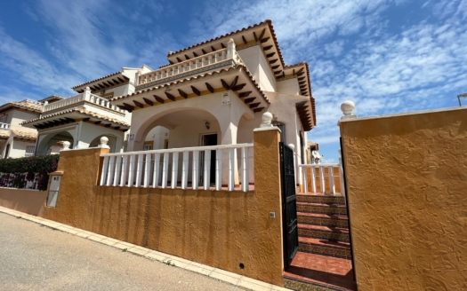 Dom czteroosobowy w Orihuela Costa – EE12951