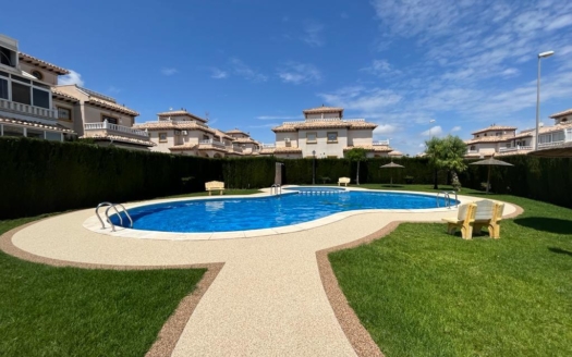 Dom czteroosobowy w Orihuela Costa – EE12951