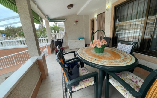 Maison de ville à Guardamar del Segura – EE8938