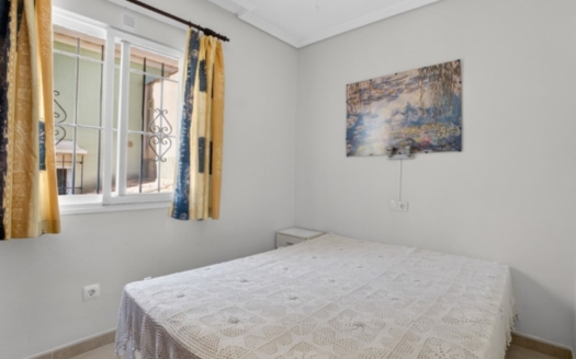 Town House in Torrevieja – EE12943