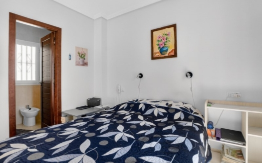 Town House in Torrevieja – EE12943