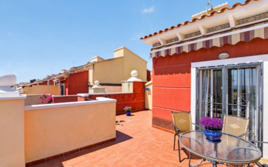 Town House in Torrevieja – EE12943