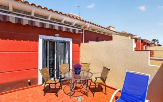 Town House in Torrevieja – EE12943