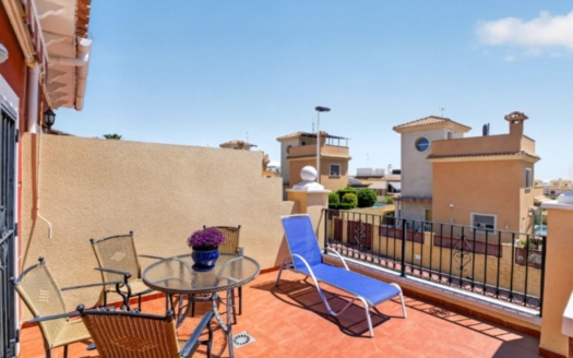Town House in Torrevieja – EE12943