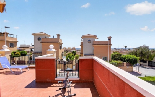 Town House in Torrevieja – EE12943