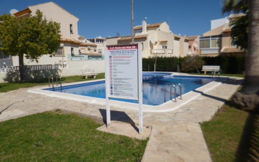 Town House in Playa Flamenca – EE11641