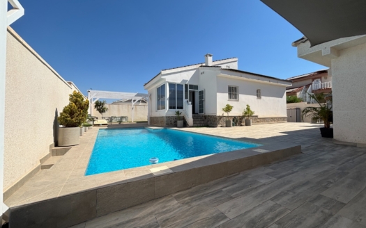 Villa i Ciudad Quesada – EE13105