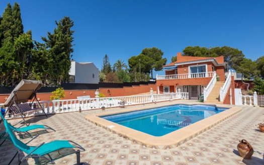 Villa in Torrevieja – EE13340