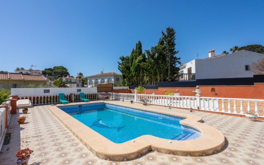 Villa in Torrevieja – EE13340