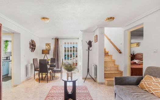 Villa in Torrevieja – EE13340