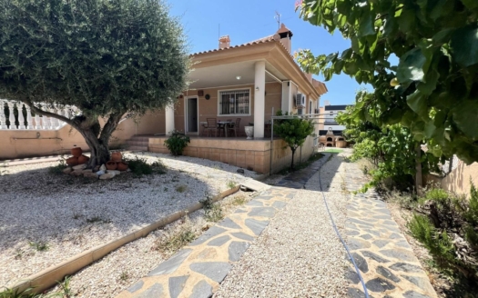 Villa in Torrevieja – EE13352