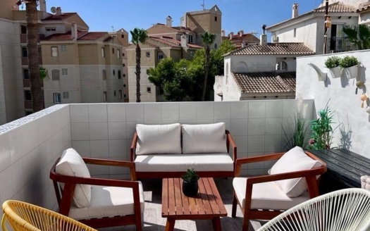 Dwupoziomowy w Torrevieja – EE13051