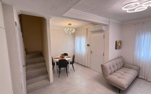 Town House in Torrevieja – EE13083