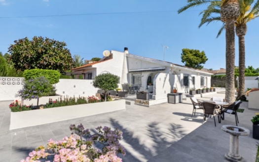 Villa in Torrevieja – EE12280