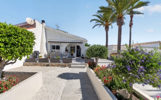Villa in Torrevieja – EE12280