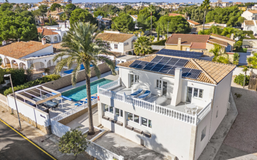 Villa in La Zenia, Orihuela Costa – EE11027