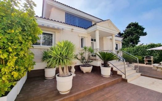 Villa in La Mata – EE13551