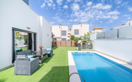 Villa en Torrevieja – EE13533