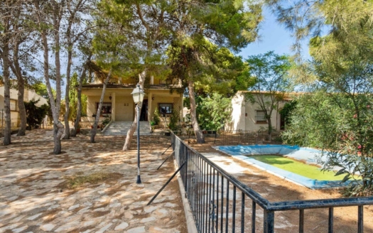 Villa i Torrevieja – EE13381