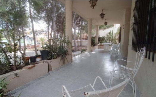 Villa i Torrevieja – EE13381