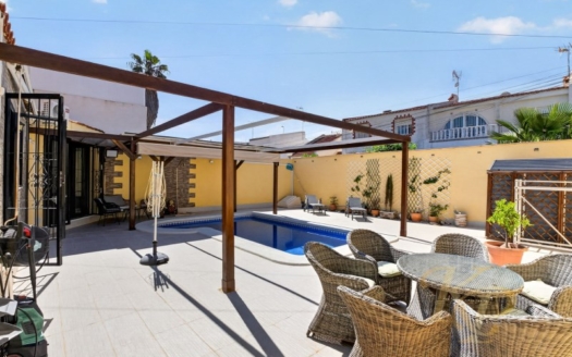 Villa à Torrevieja – EE12261