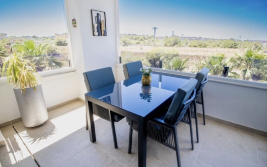 Penthouse Penthouse in Los Altos – EE12422