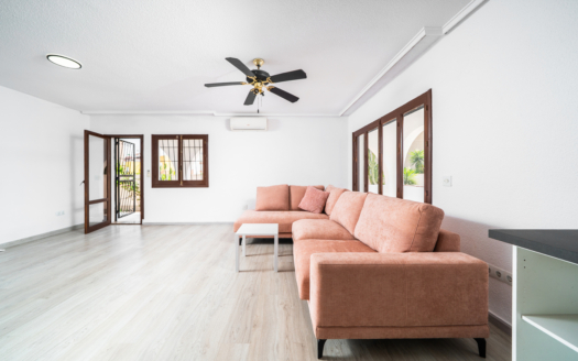 Villa in Torrevieja – EE13548