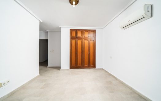 Villa in Torrevieja – EE13548