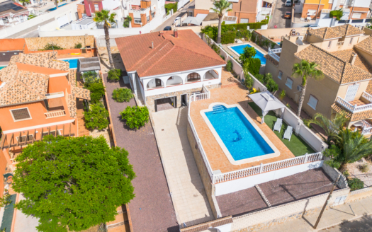 Villa in Torrevieja – EE13548