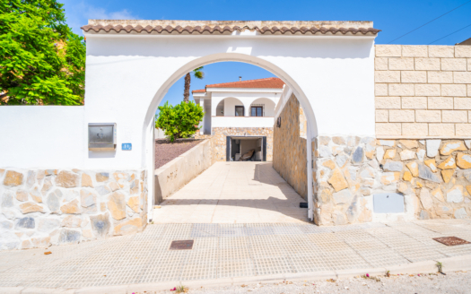 Villa in Torrevieja – EE13548