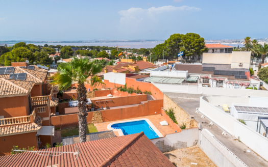 Villa in Torrevieja – EE13548