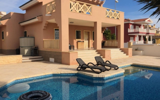 Villa in Ciudad Quesada – EE13355