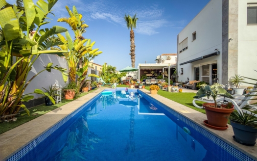 Villa in Torrevieja – EE13571