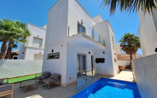 Villa in Torrevieja – EE13029