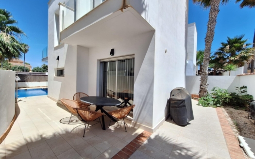 Villa in Torrevieja – EE13029