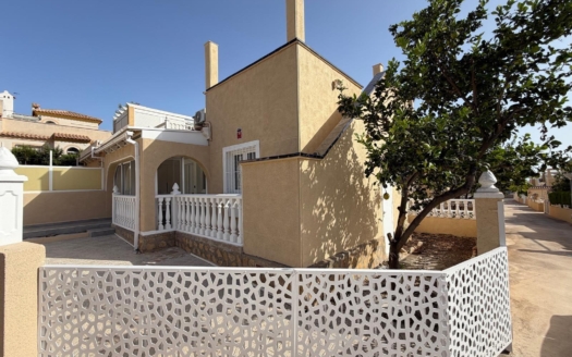 Dom w Torrevieja – EE13597