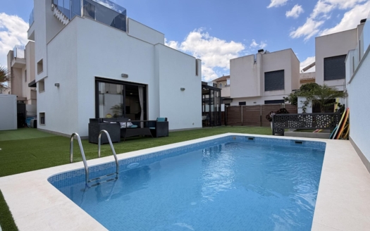 Villa i Torrevieja – EE13382