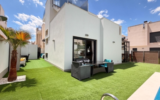 Villa i Torrevieja – EE13382