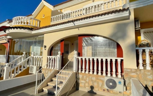 Maison de ville à Ciudad Quesada – EE12485